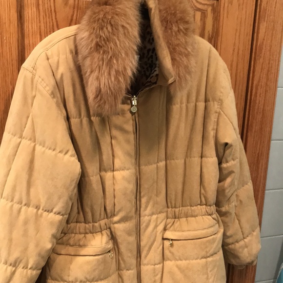 Bernardo Faux Leopard Print Reversible Jacket - Picture 5 of 6